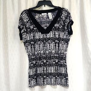 Liz & Co Black Fitted Blouse with Short Sleeves